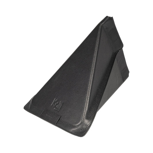 K0031AB | Modular Tablet Case/Stand in Genuine Full-Grain Leather. Black. Magnetic closure. Dimensions: 22 x 31 cm. Packaging: Non-woven bag.